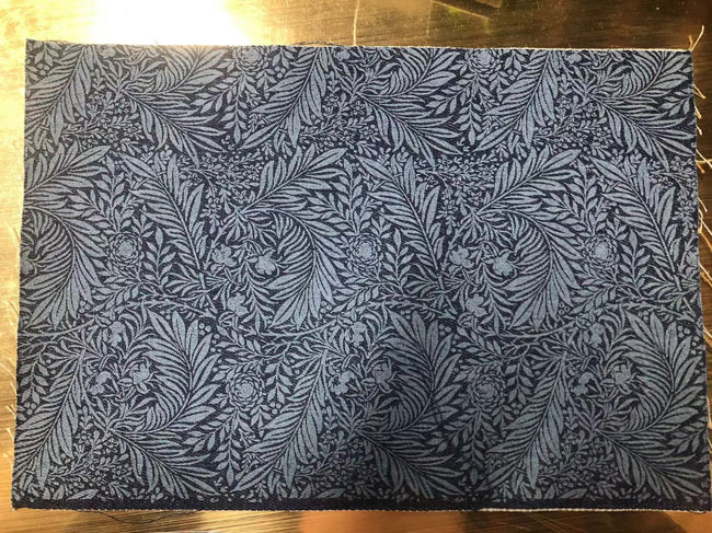 牛仔布料激光燒花工藝：科技與時(shí)尚的完美融合