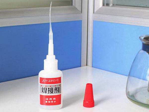 膠水焊接 激光塑料焊接設(shè)備跟粘合焊接和超聲波焊接對比的優(yōu)點(圖1)