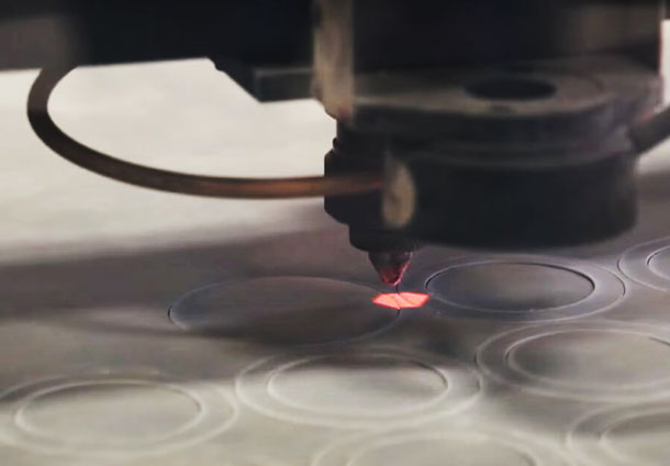 對比傳統(tǒng)模切機，激光模切機所具備的優(yōu)勢！(圖1)